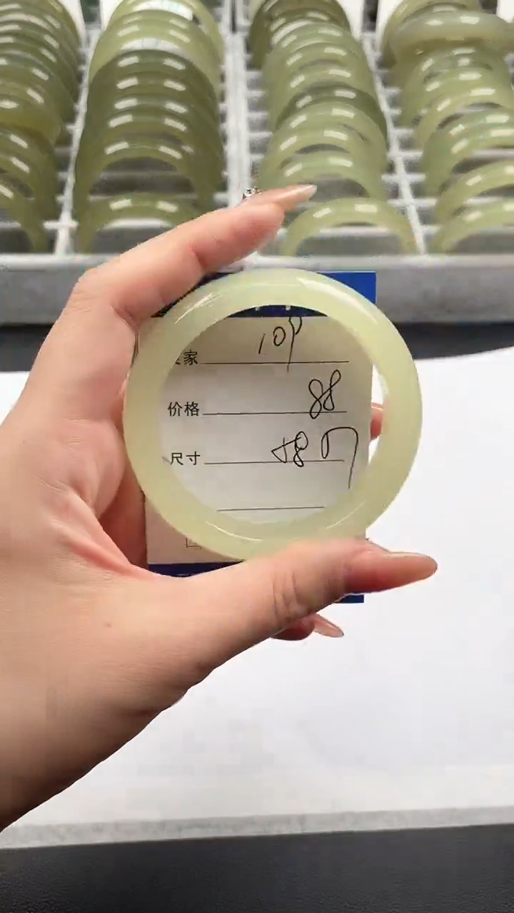 未镶嵌手镯石英质玉浓蜂蜜