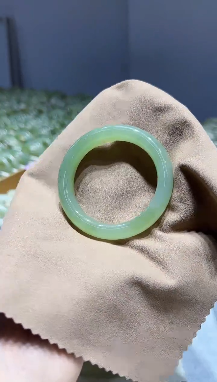 【闪购商品】和田玉手镯未镶嵌V0249和田玉手镯 55