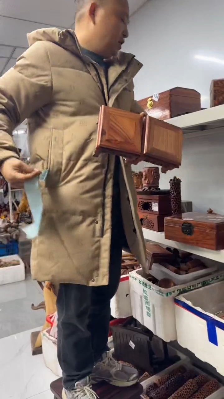 红酸枝木类千***娟工艺品88888888