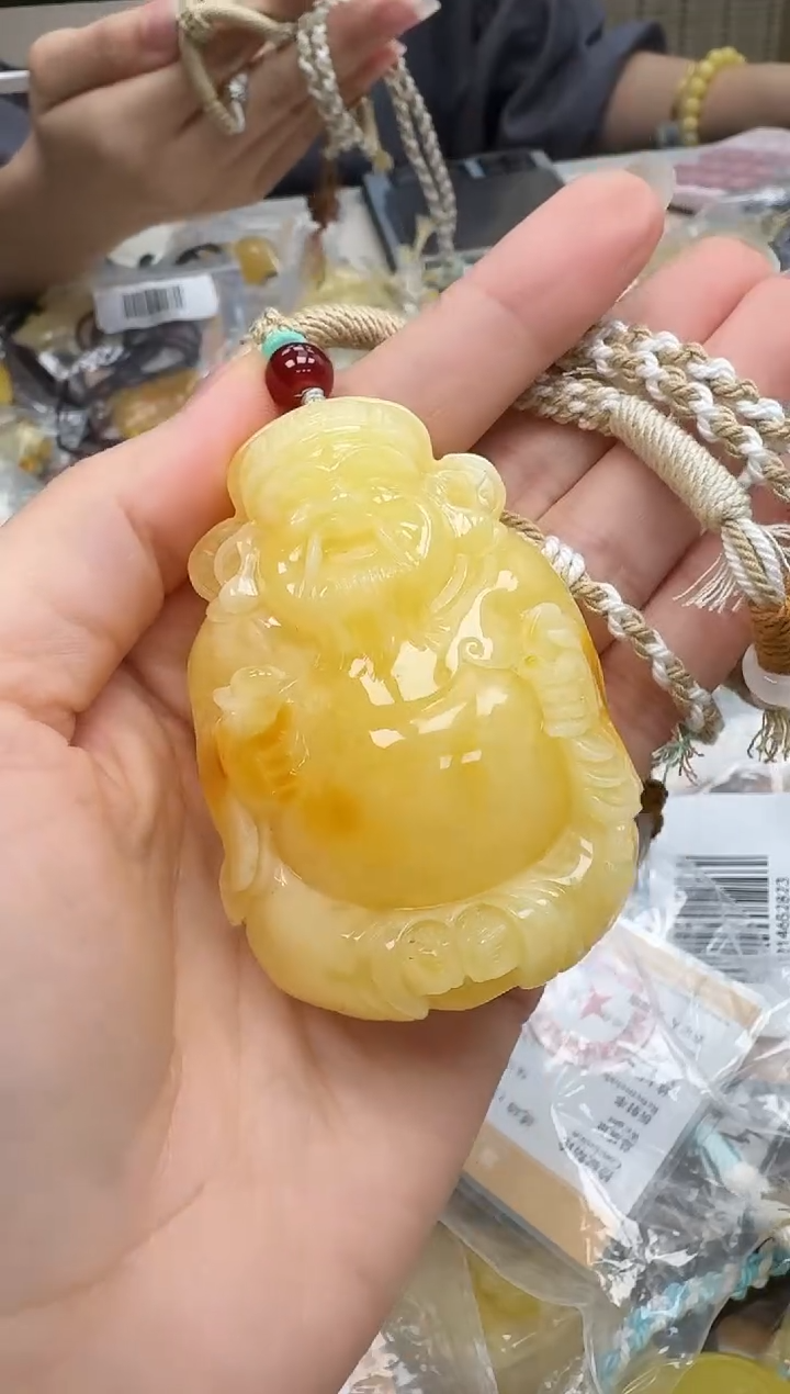 未镶嵌琥珀裸石如图