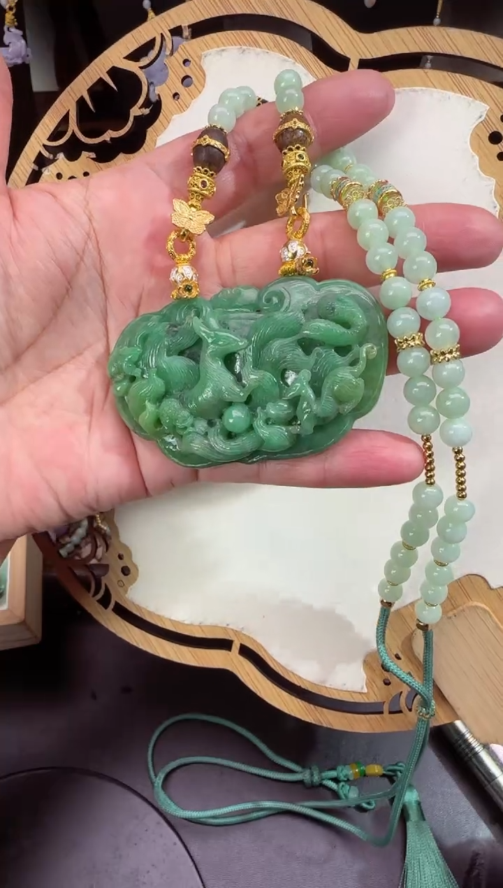 【闪购商品】翡翠颈饰未镶嵌牌子