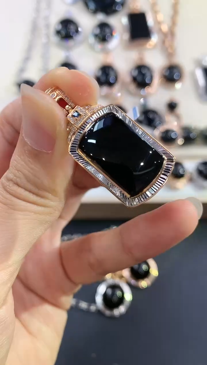 翡翠18K金镶嵌吊坠(不含链)V98      