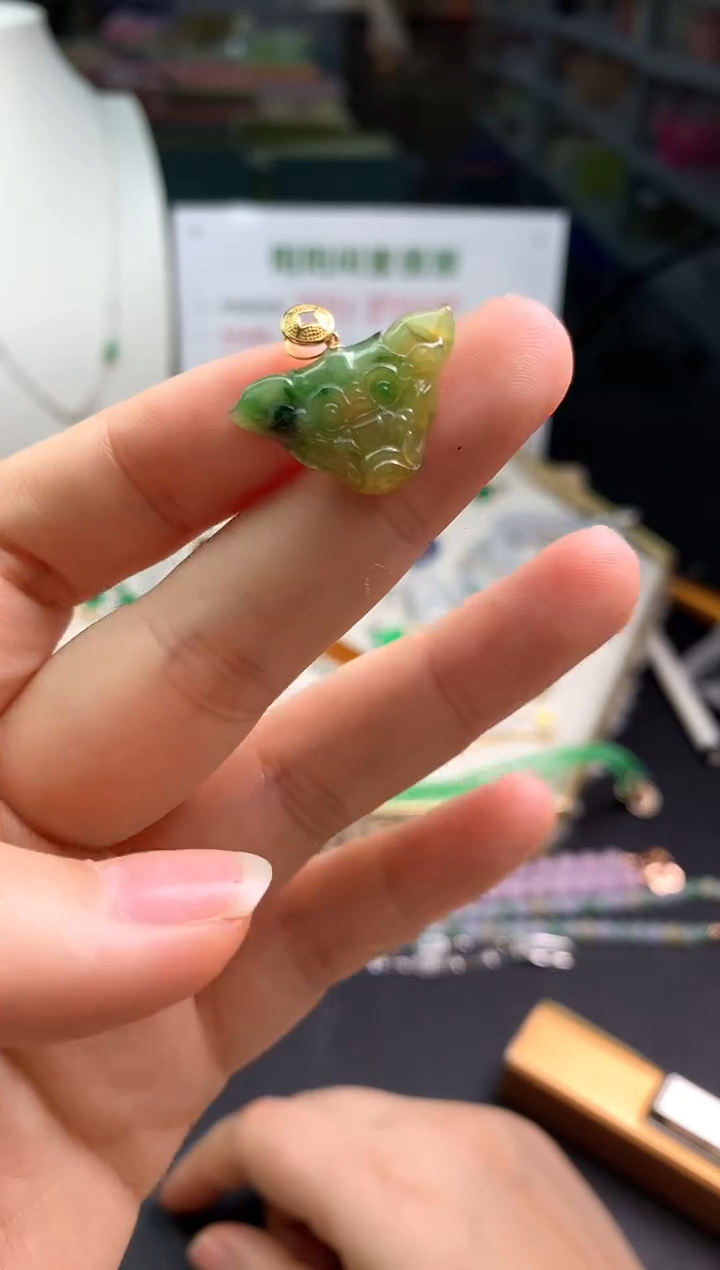 【闪购商品】翡翠颈饰未镶嵌翡翠