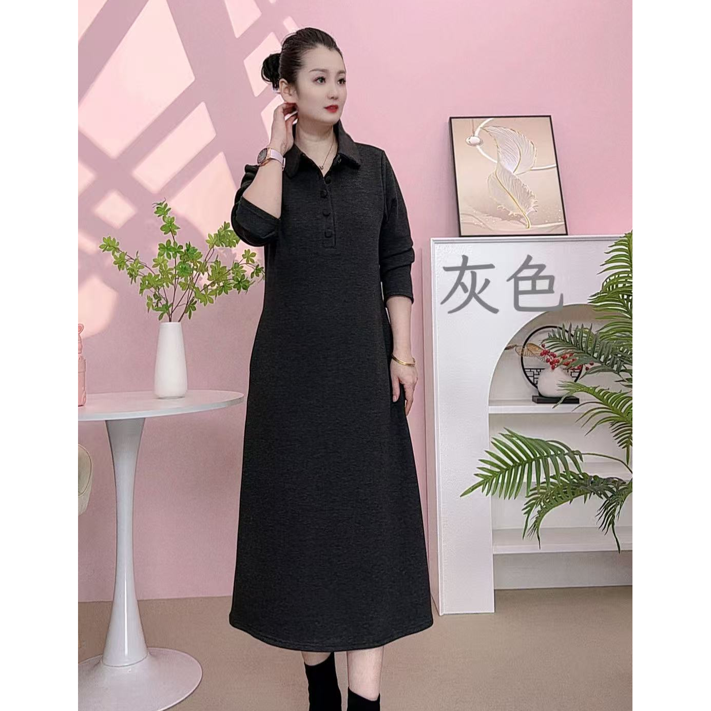 537-加厚-秋冬季新款时尚遮肉显瘦减龄翻领五扣黑色连衣裙