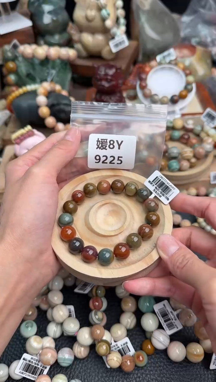 【闪购商品】石英质玉未镶嵌手链8Y9225