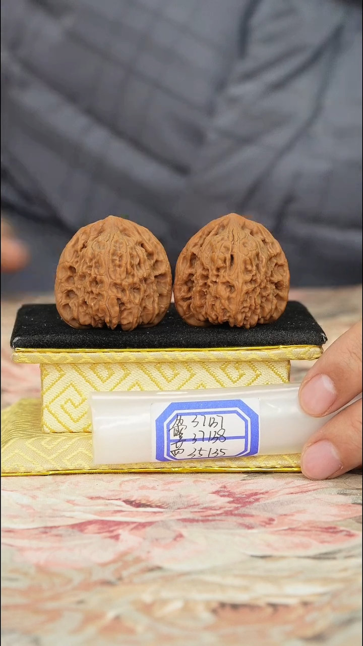 【闪购商品】文玩核桃把件赵喜满南将石