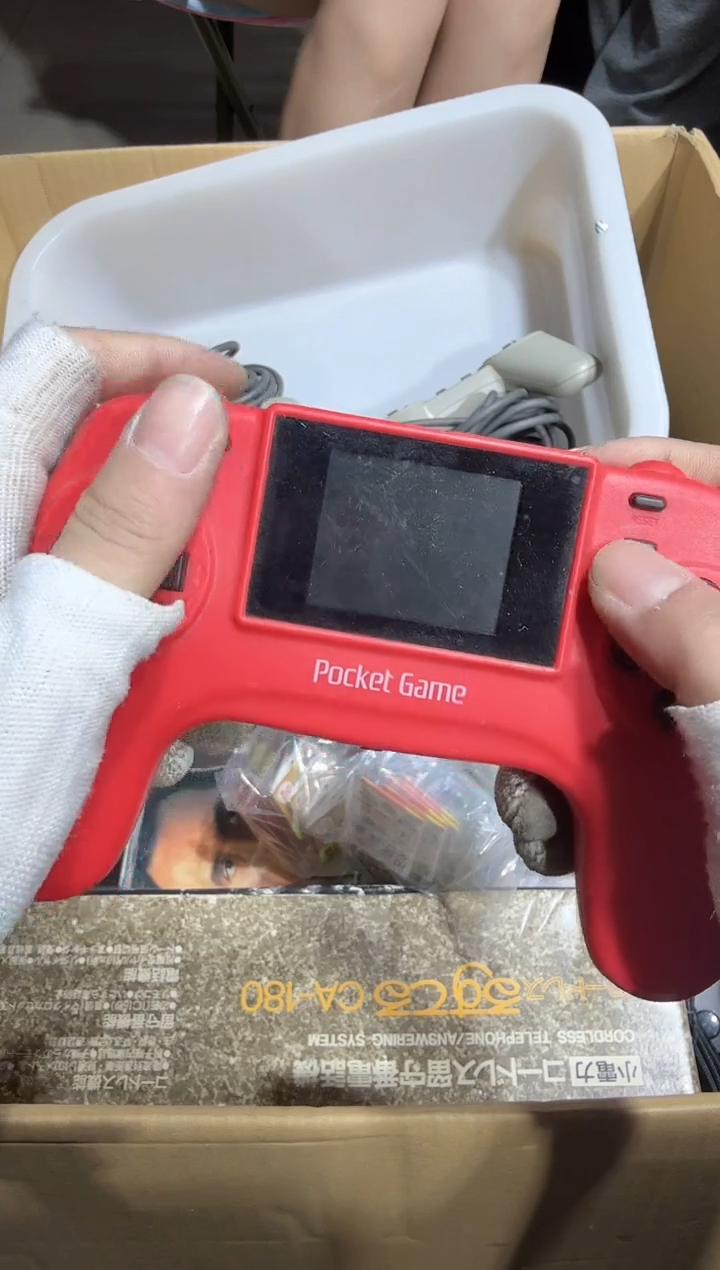 瓷片李*笑  719中古商品，瑕疵品，不保好坏。