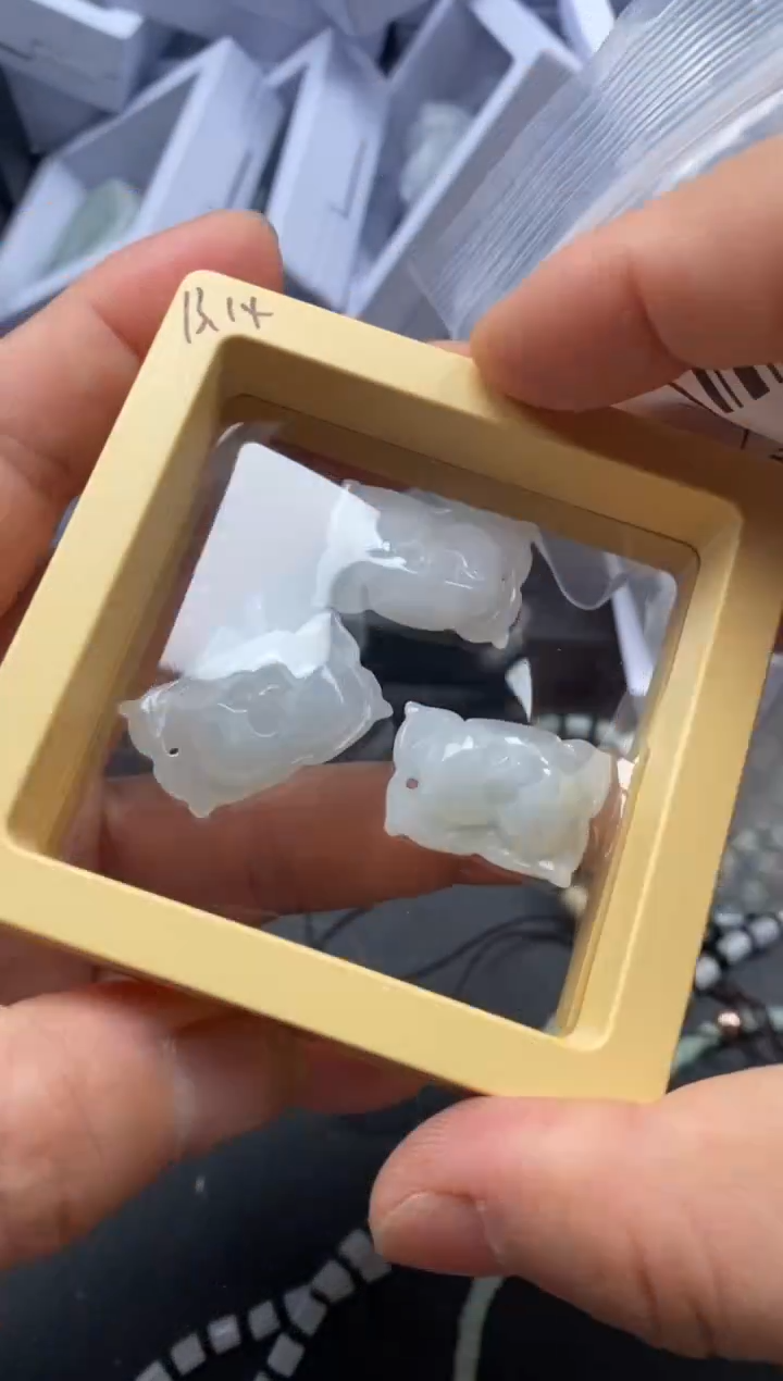 吊坠(不含链)未镶嵌翡翠3381