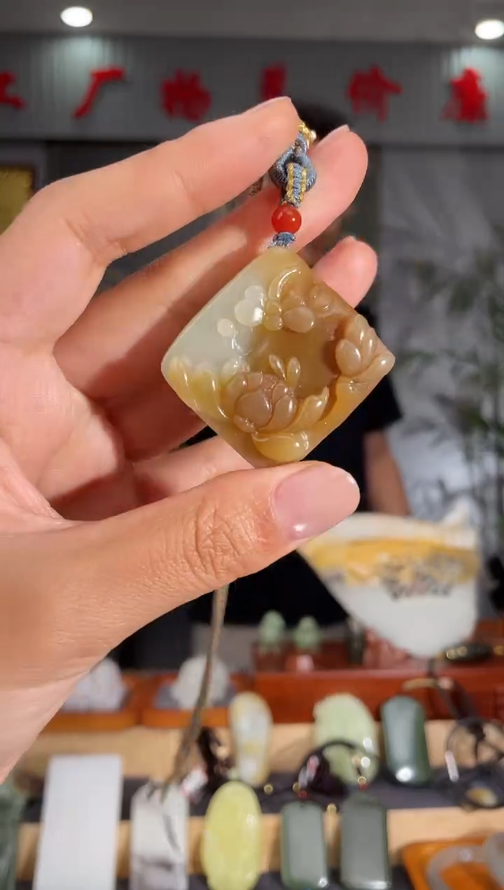 和田玉未镶嵌颈饰1