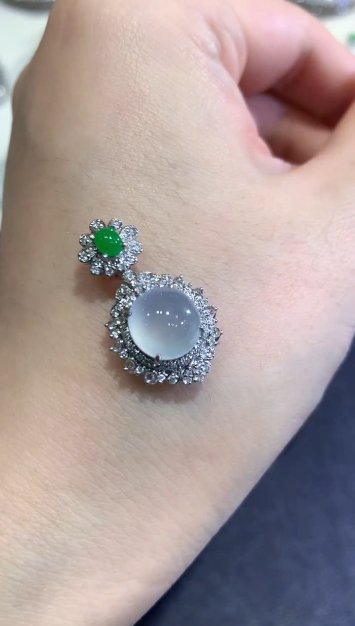 【闪购商品】翡翠颈饰18K金镶嵌B87