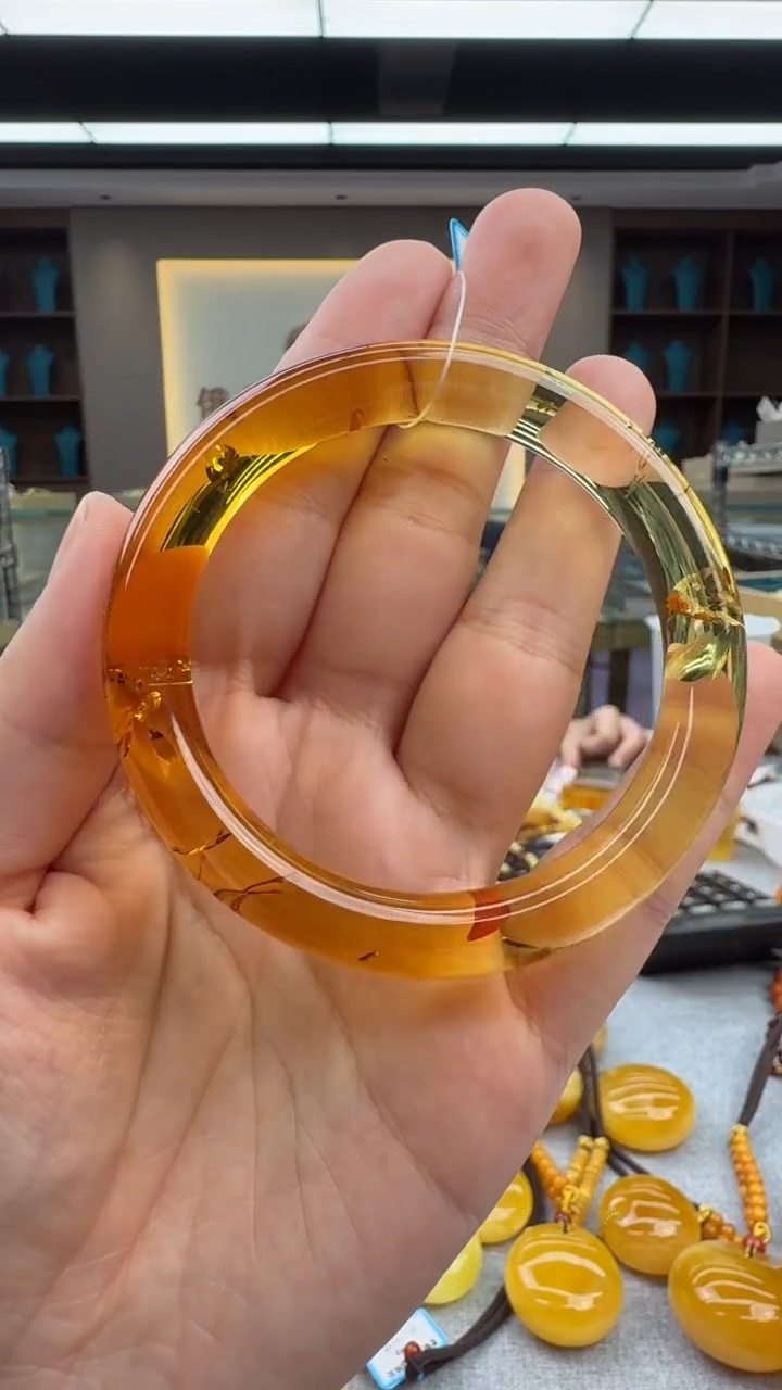 琥珀未镶嵌手镯273秒拍号   假一赔三   54