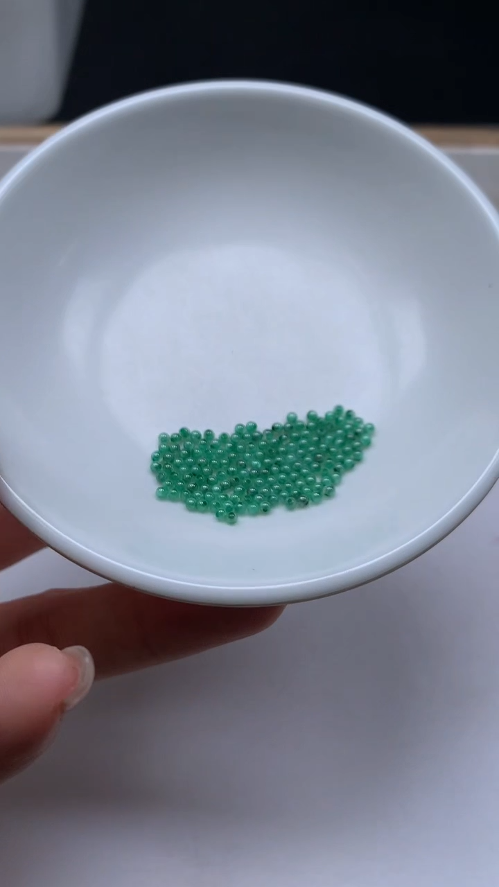 未镶嵌天然锆石散珠D767 孔雀绿锆石2mm80个6.8元