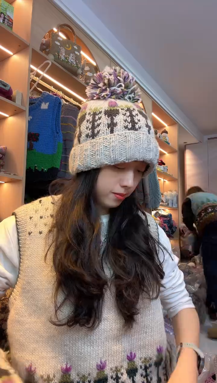 羊毛百羊毛浅灰色郁金香翻边