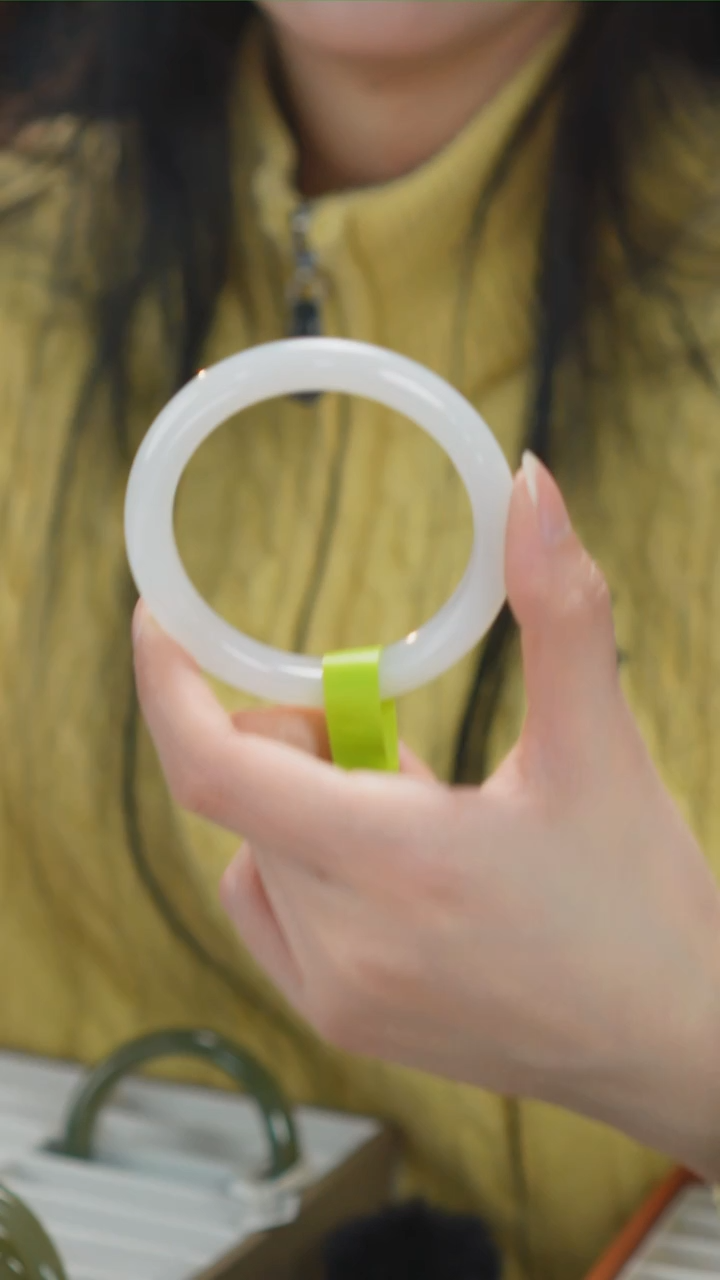 【闪购商品】和田玉手镯未镶嵌67天然和田玉手镯拍一发一53