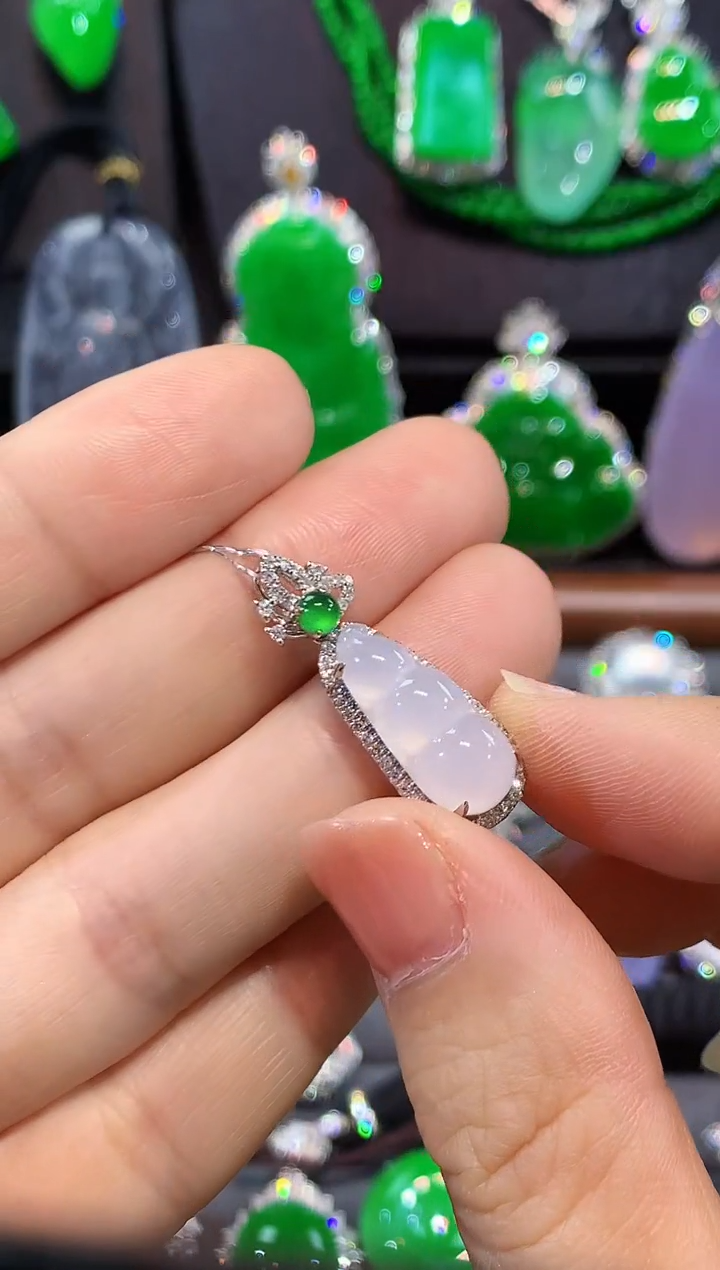 吊坠(不含链)18K金镶嵌翡翠豆子