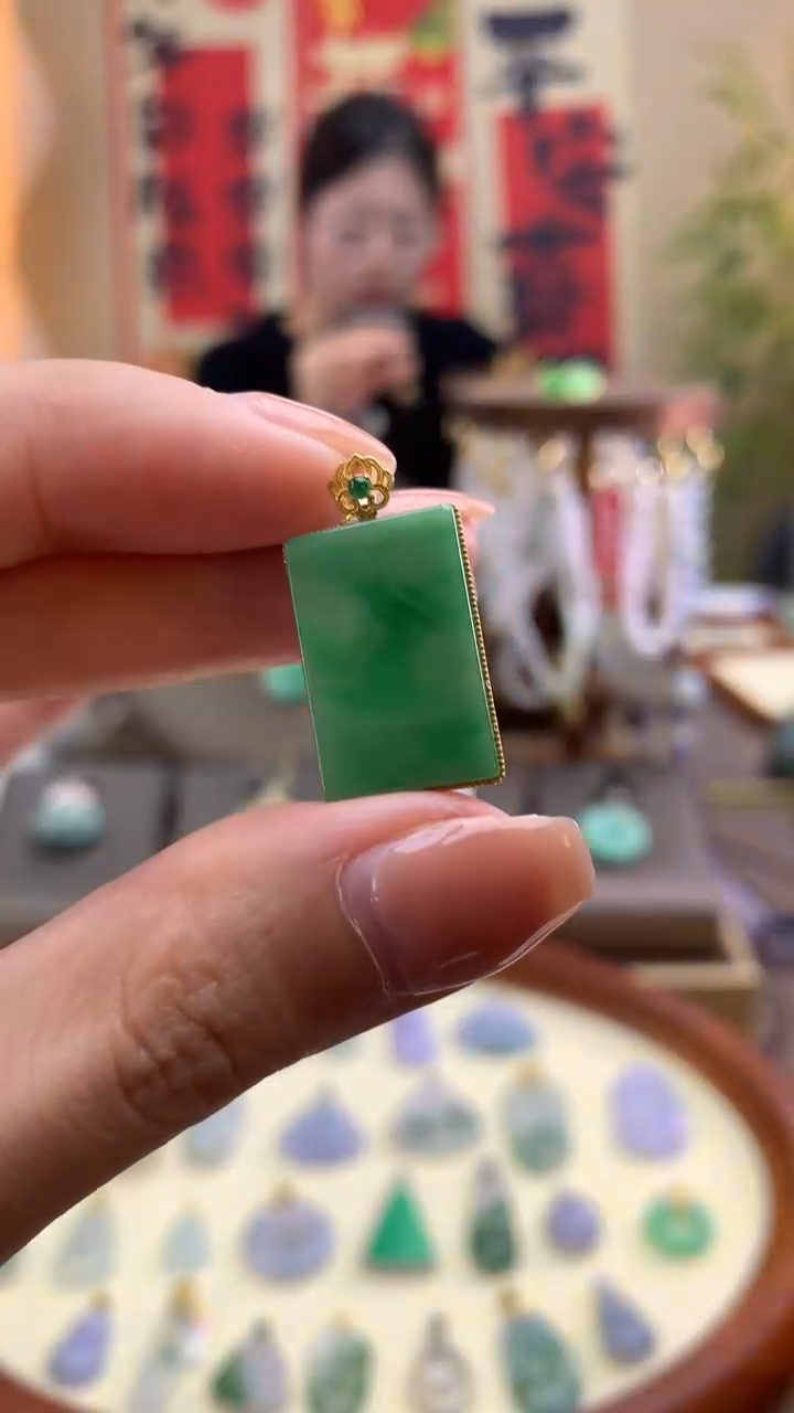 【闪购商品】翡翠颈饰18K金镶嵌无事牌