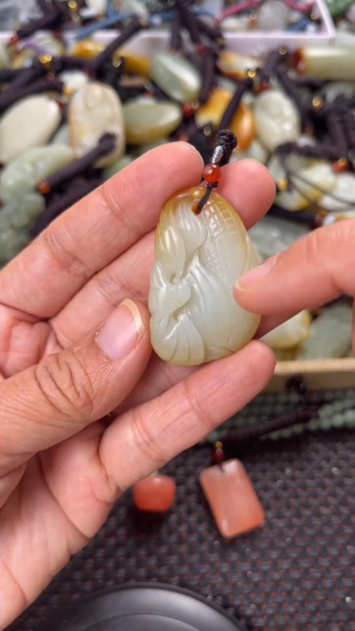 【闪购商品】和田玉颈饰未镶嵌多样性发货没有证书拍一发一有瑕