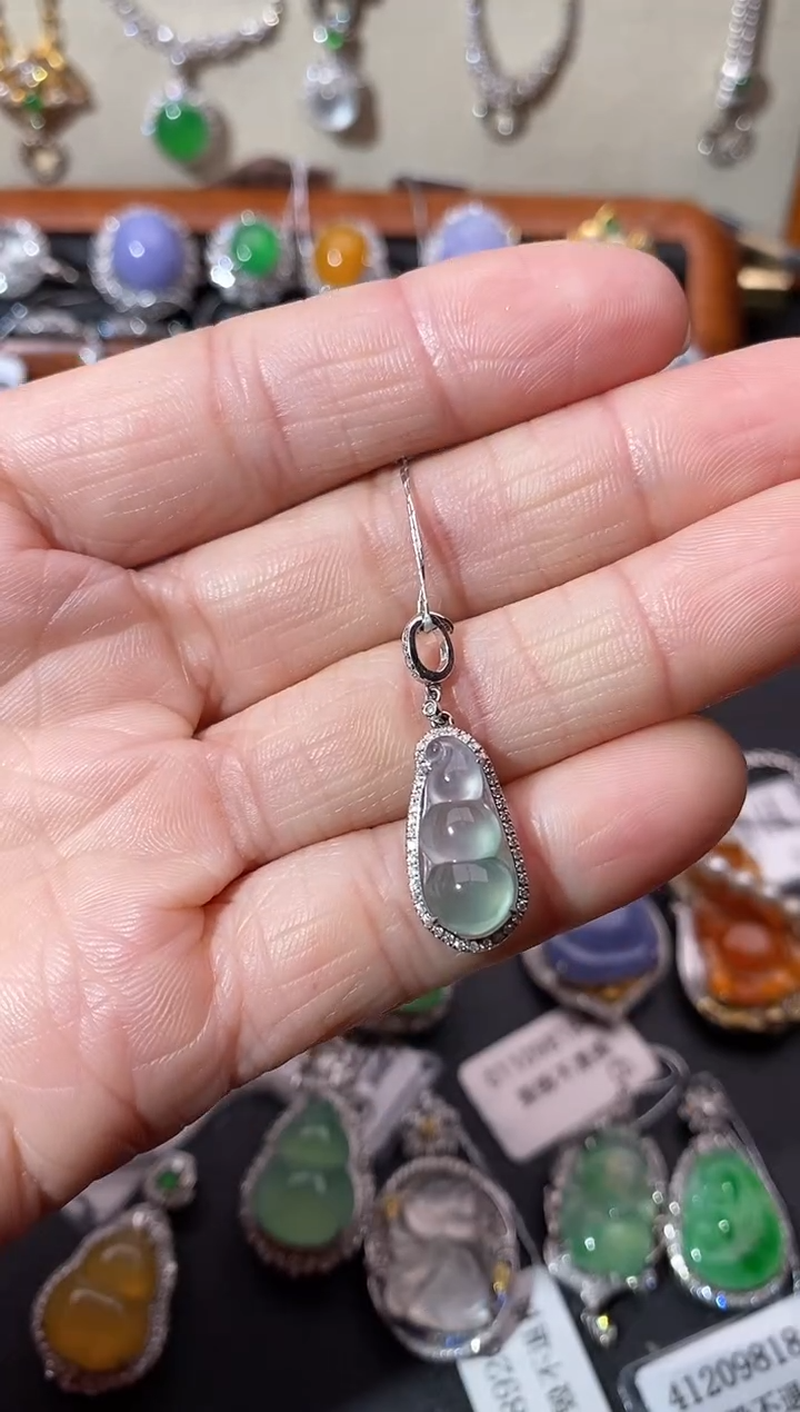 【闪购商品】翡翠吊坠(不含链)18K金镶嵌的