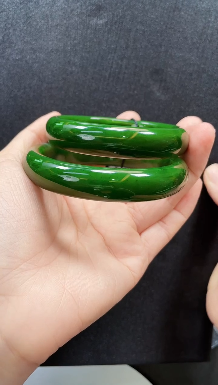 和田玉手镯未镶嵌多样性发一/圈口54-62/带微红皮