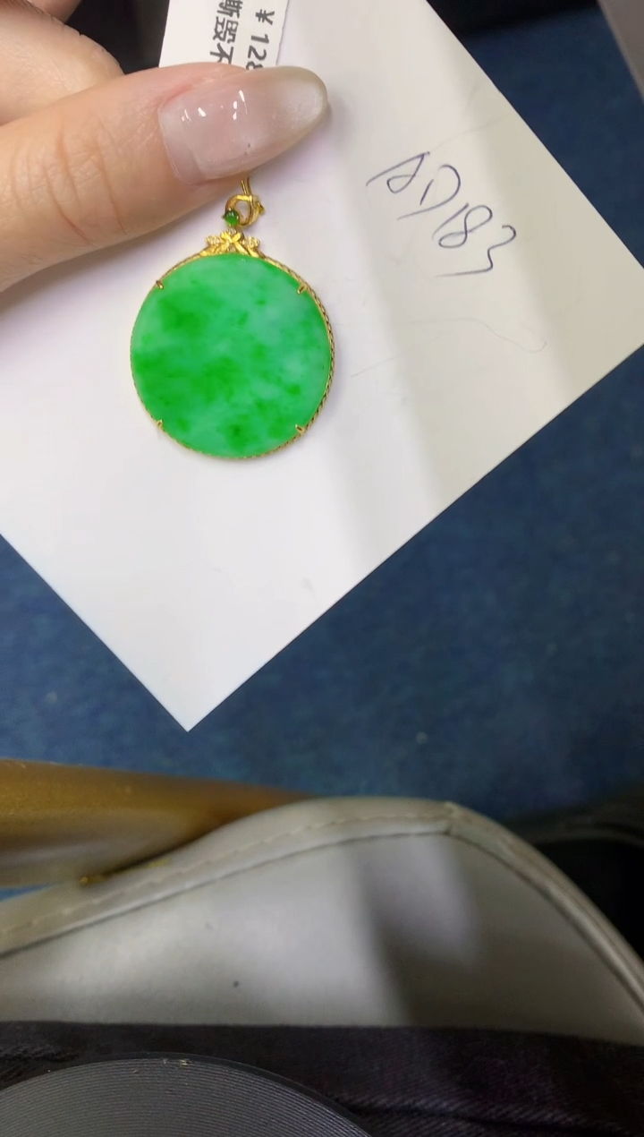 翡翠18K金镶嵌颈饰缅甸天然翡翠A货