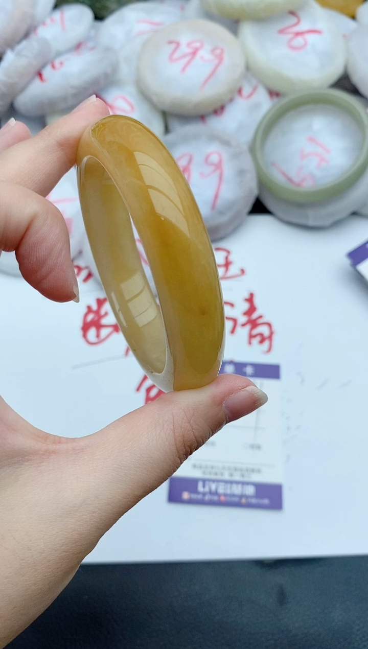 未镶嵌手镯石英质玉81+60.9