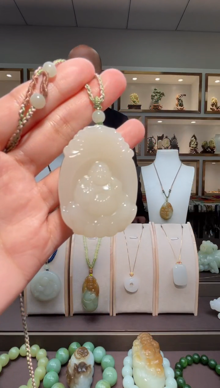 颈饰未镶嵌和田玉苏