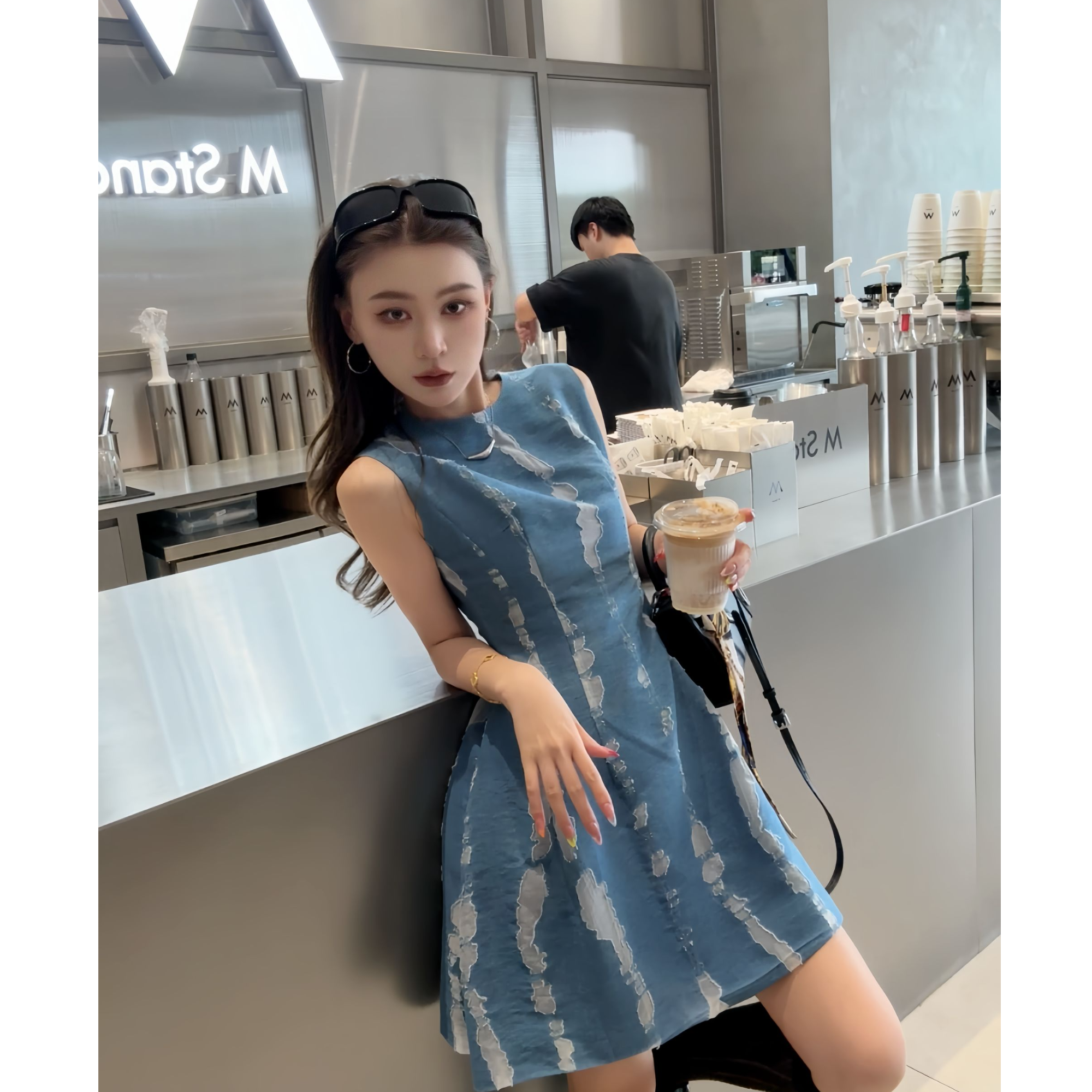 设计感立裁蓝白拼色无袖连衣裙女夏季法式简约气质高腰背心中长裙