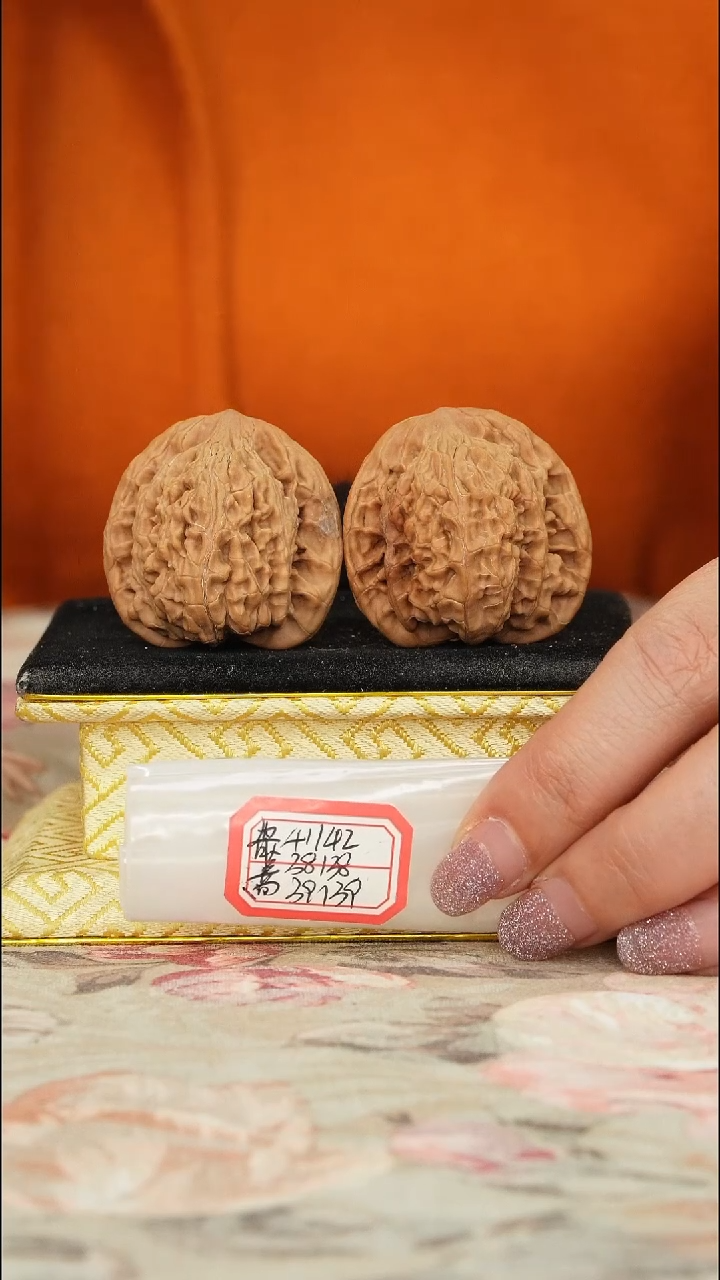 【闪购商品】文玩核桃把件望月有瑕