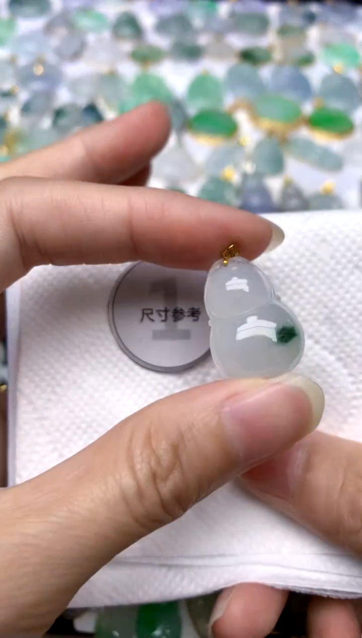 颈饰18K金镶嵌翡翠天然A货翡翠