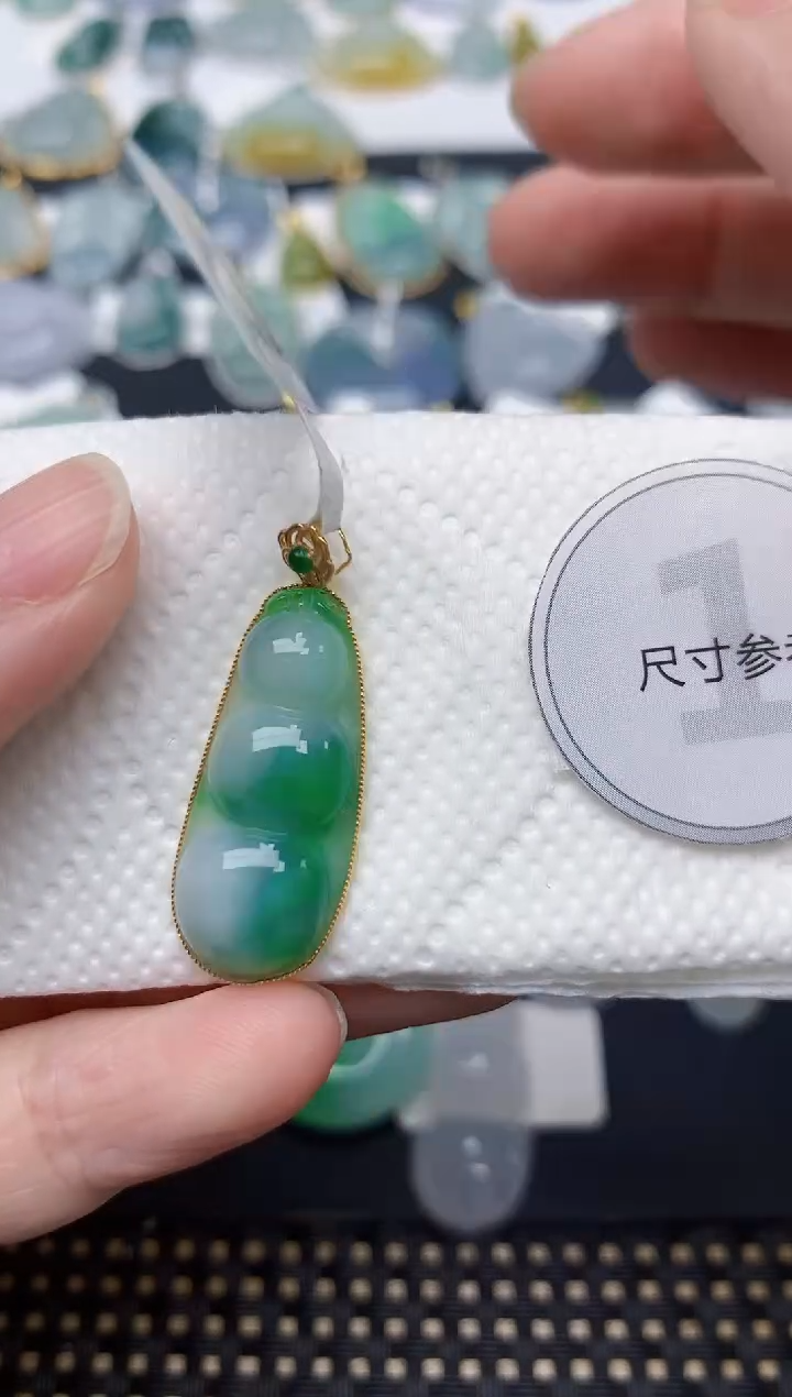 颈饰18K金镶嵌翡翠天然缅甸A货翡翠
