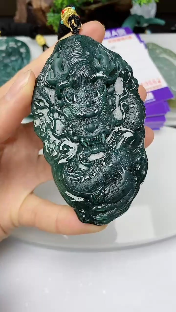【闪购商品】翡翠颈饰未镶嵌         