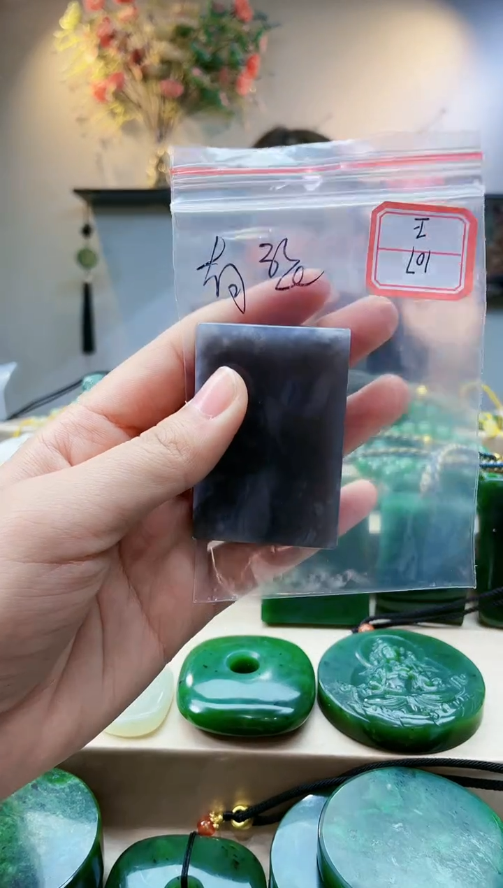 【闪购商品】和田玉挂件未镶嵌默认微瑕