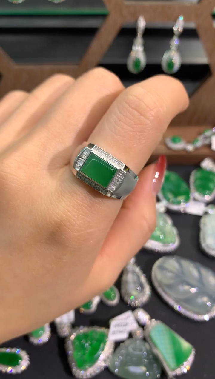 【闪购商品】翡翠吊坠(不含链)18K金镶嵌戒指