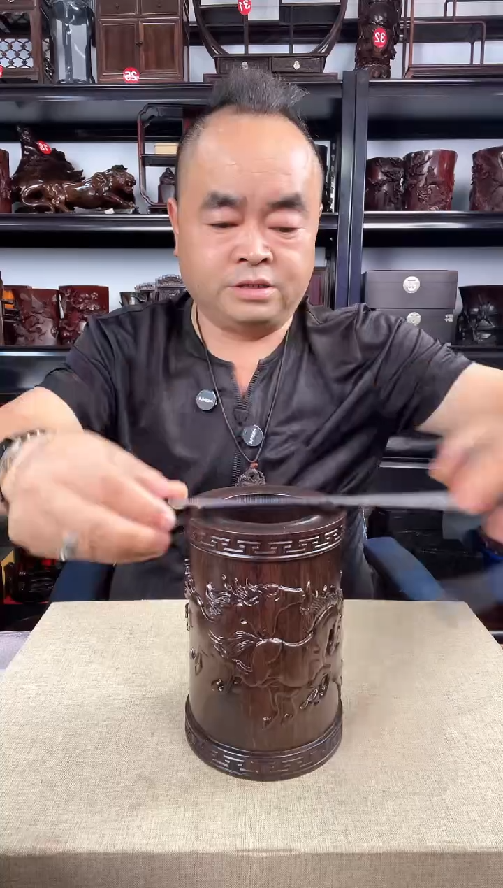 木大马笔筒老李红木工艺品