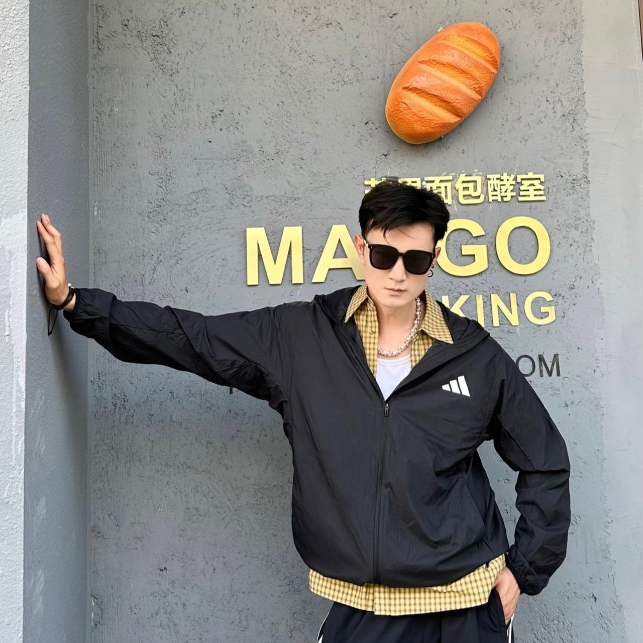 adidas/阿迪达斯秋季新款男士运动风衣连帽外套休闲夹克防风