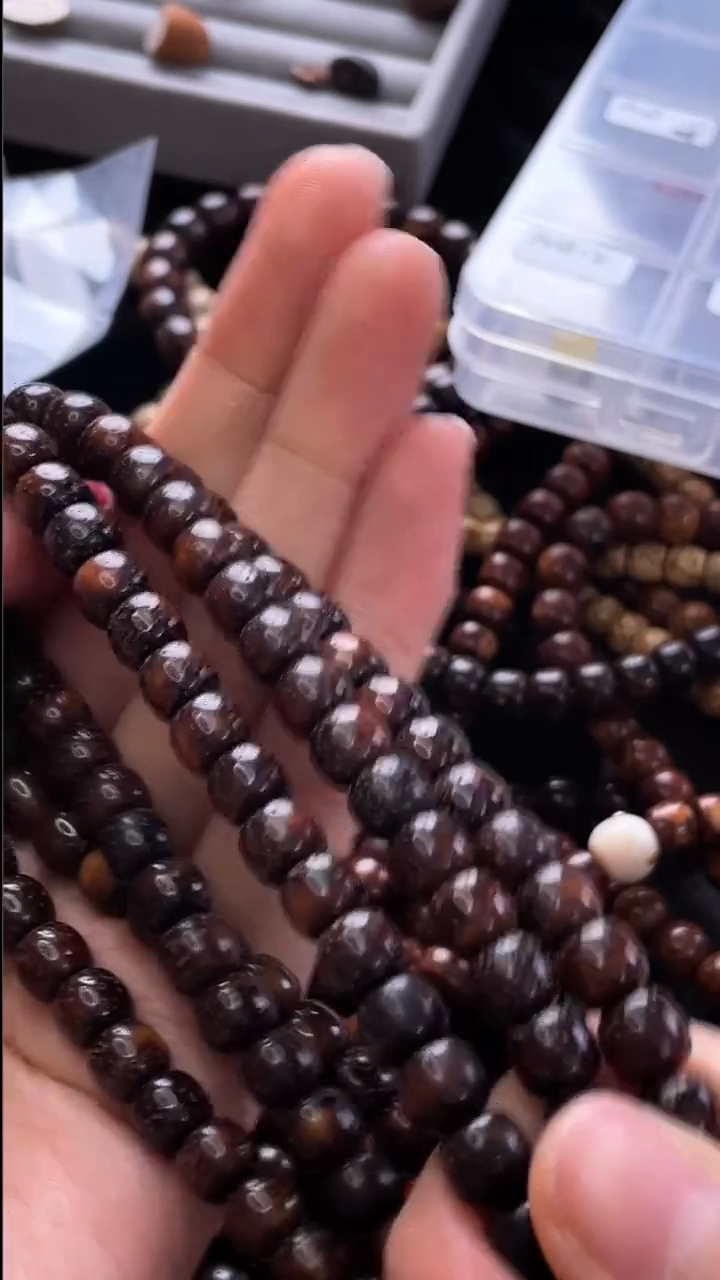 吊坠星月菩提精工级深珀花皮桶珠7.5*6.5长串（B）