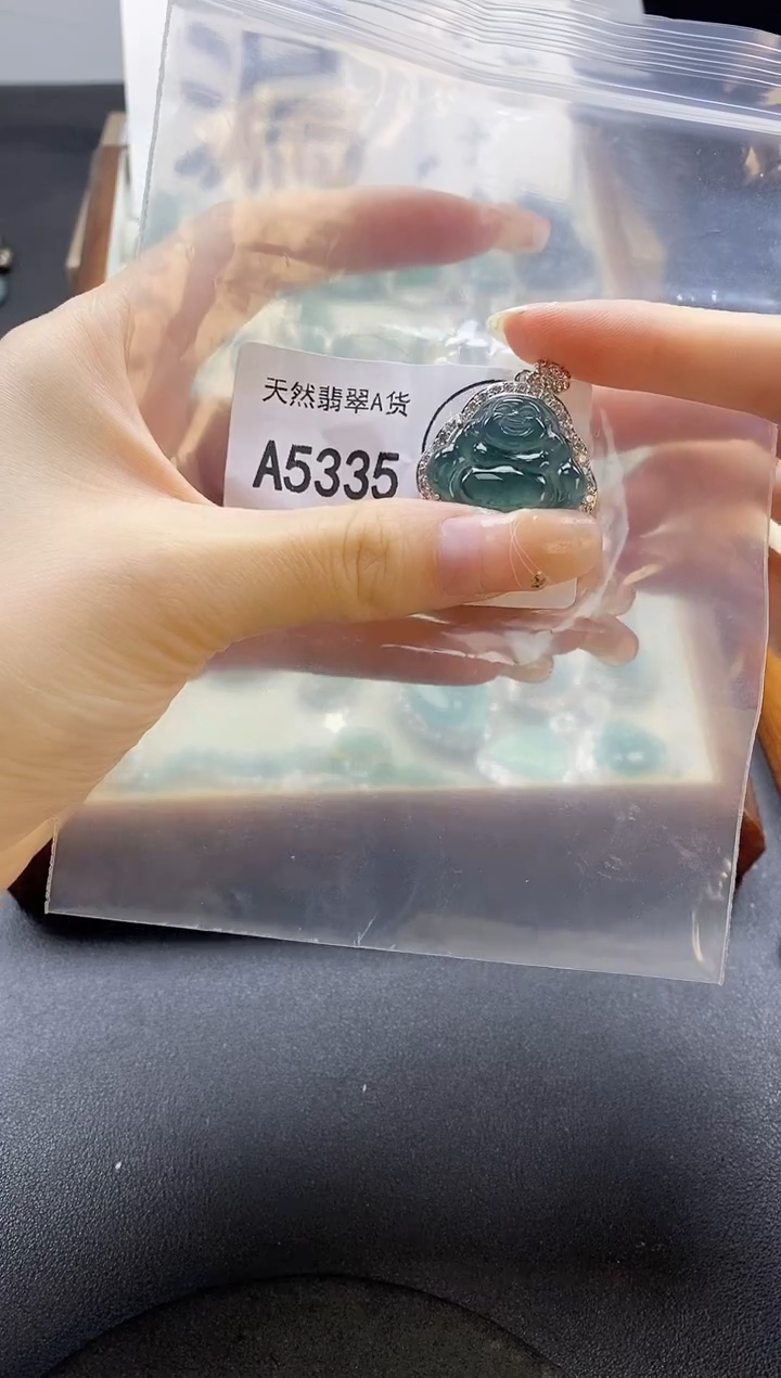 翡翠未镶嵌吊坠(赠链)天然翡翠A货