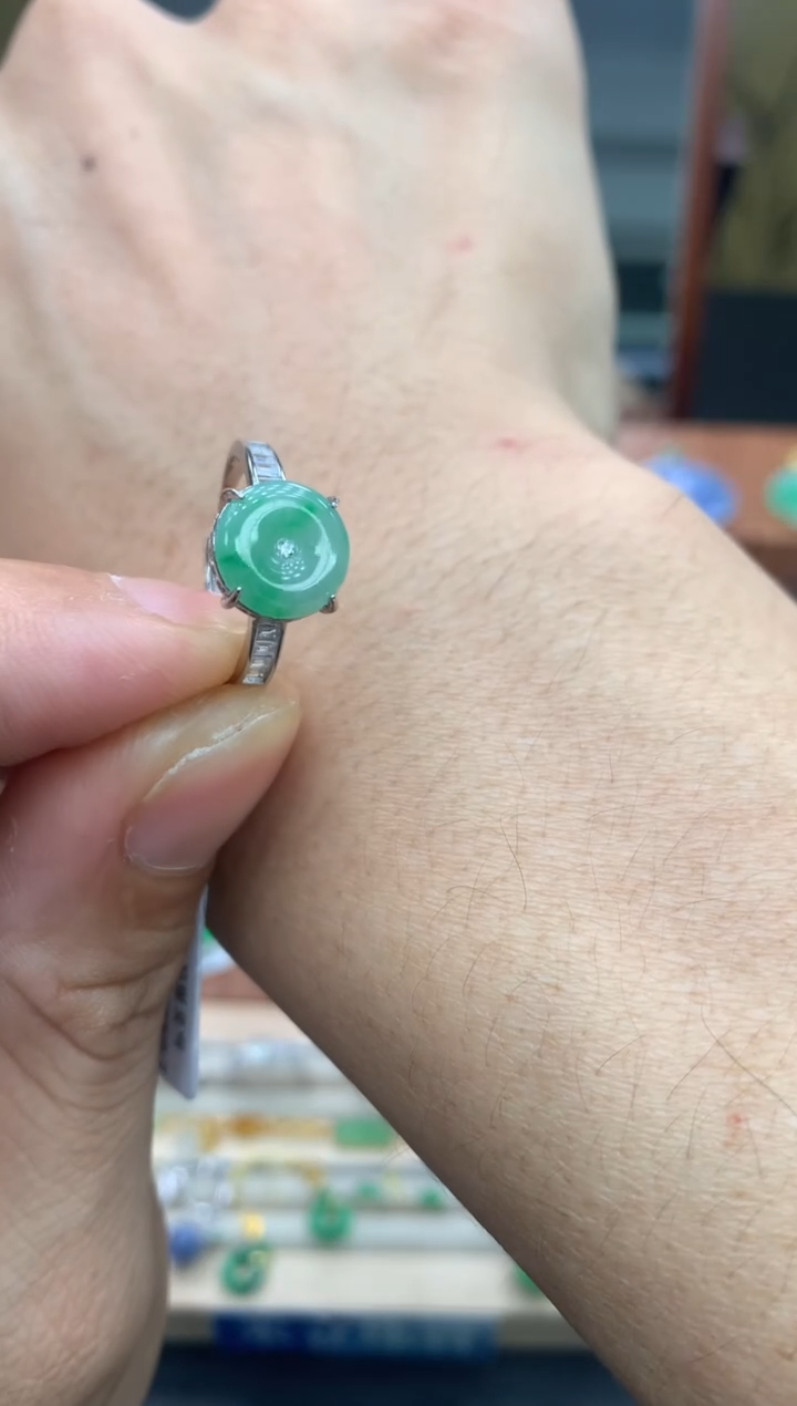 未镶嵌戒指翡翠戒指