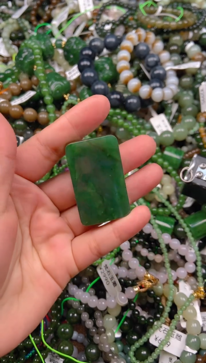 和田玉未镶嵌颈饰1