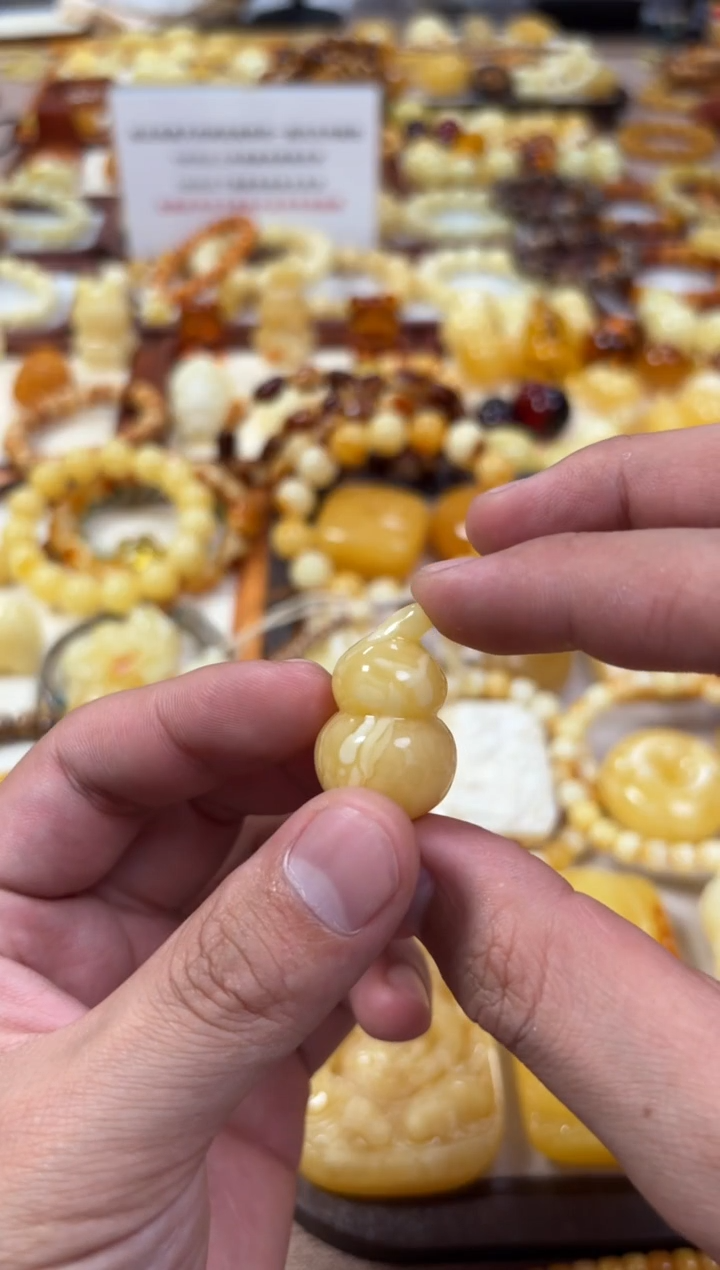 【闪购商品】蜜蜡裸石未镶嵌葫芦