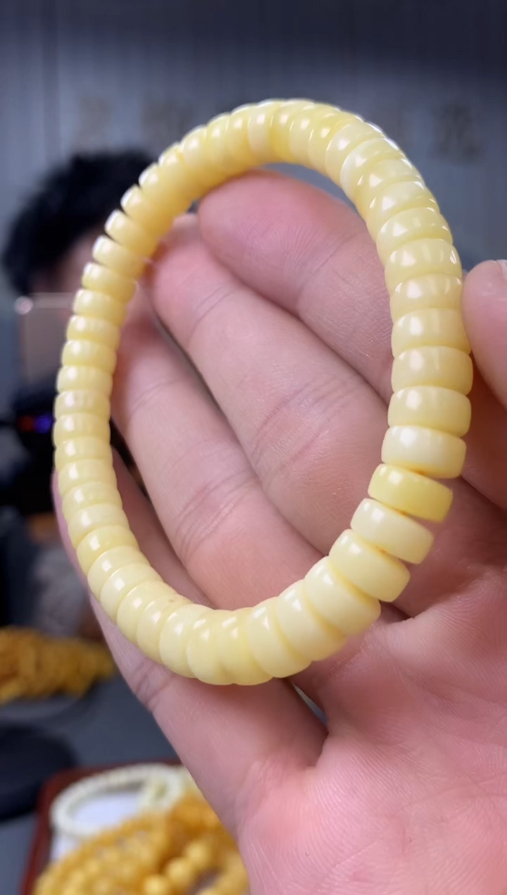 【闪购商品】蜜蜡裸石未镶嵌手串