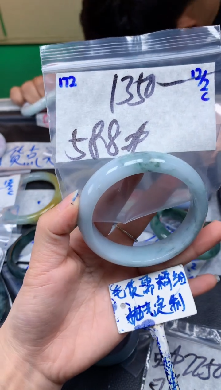 【闪购商品】定制翡翠未镶嵌172毛货需精细抛光手镯多样性拍一发一