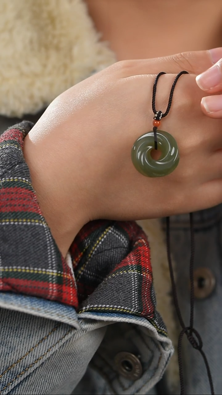 颈饰未镶嵌和田玉沙枣青莫比乌斯平安扣吊坠多样性发一