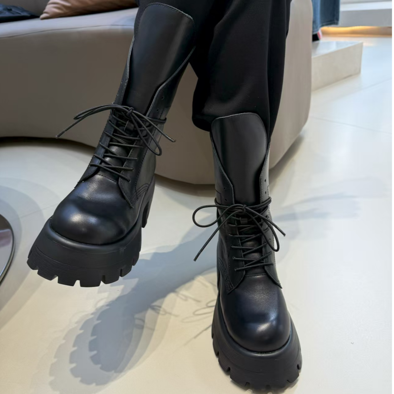 迷巧时尚新款百搭真皮厚底中筒英伦风圆头马丁靴