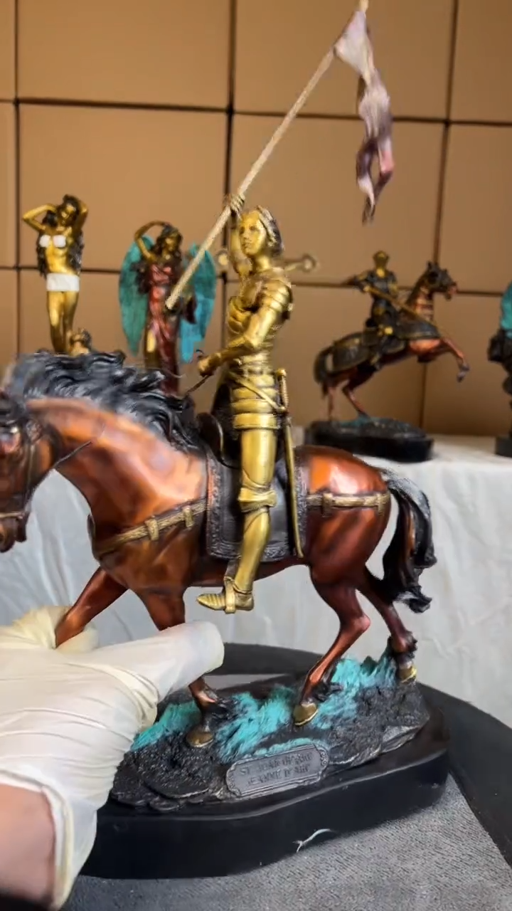 精铜材质精美雕塑