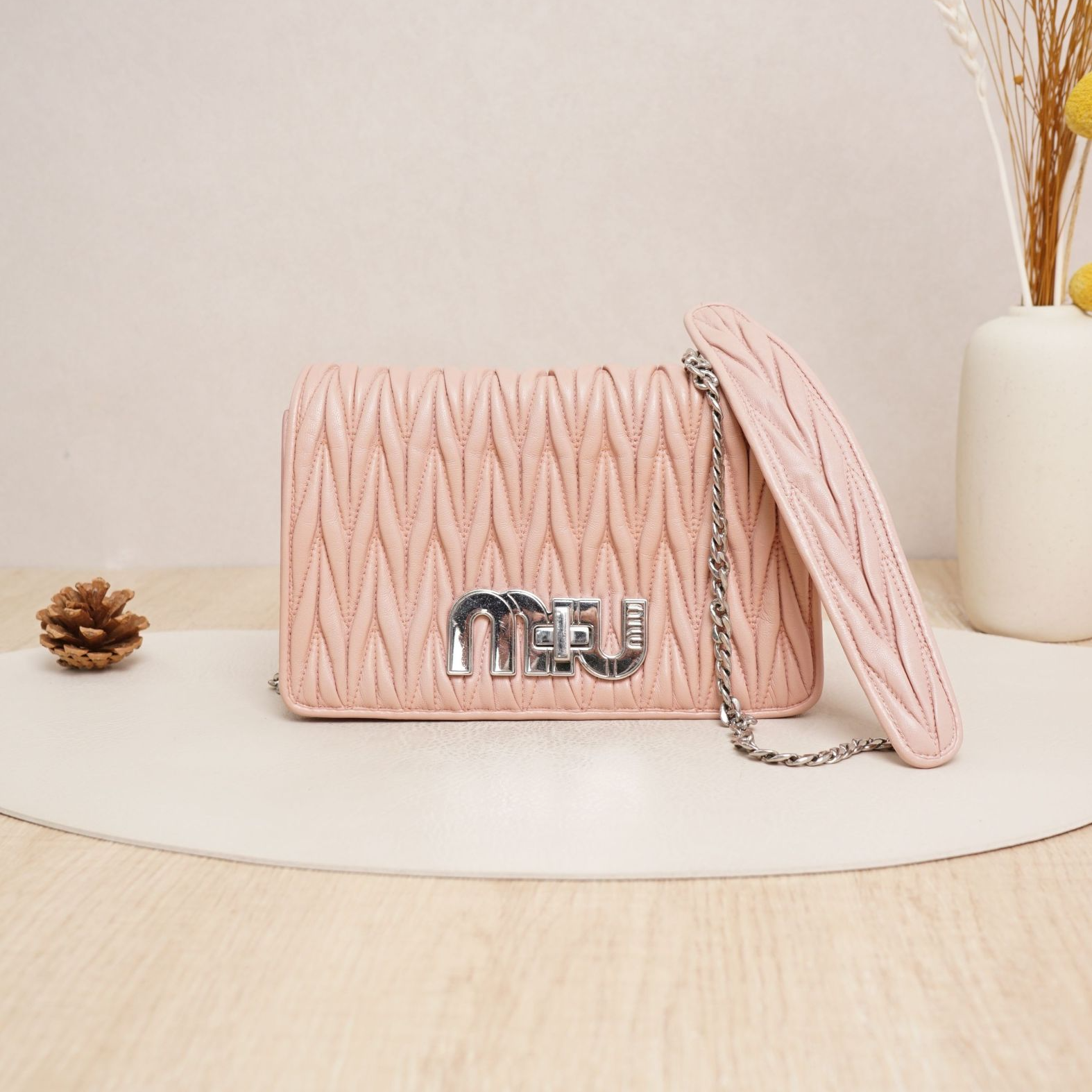 95新 MIU MIU/缪缪 缪缪粉色单肩包字母小号羊皮/DS038350