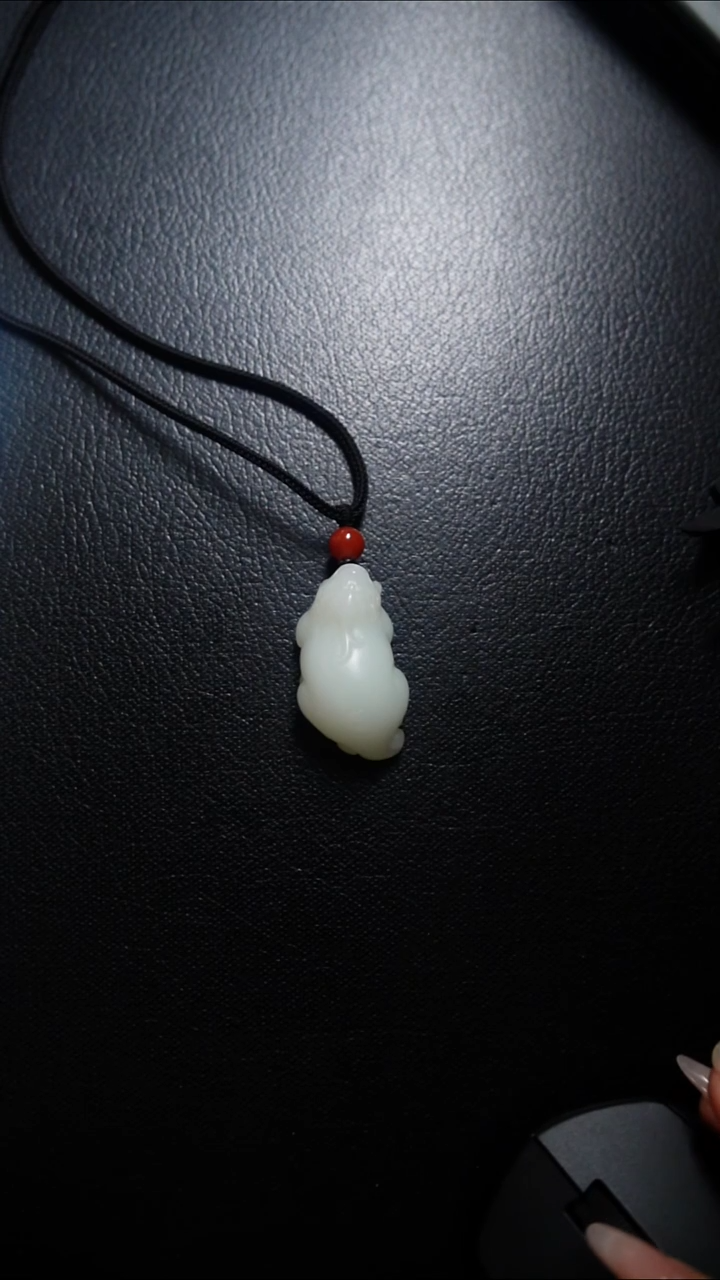 颈饰未镶嵌和田玉貔貅