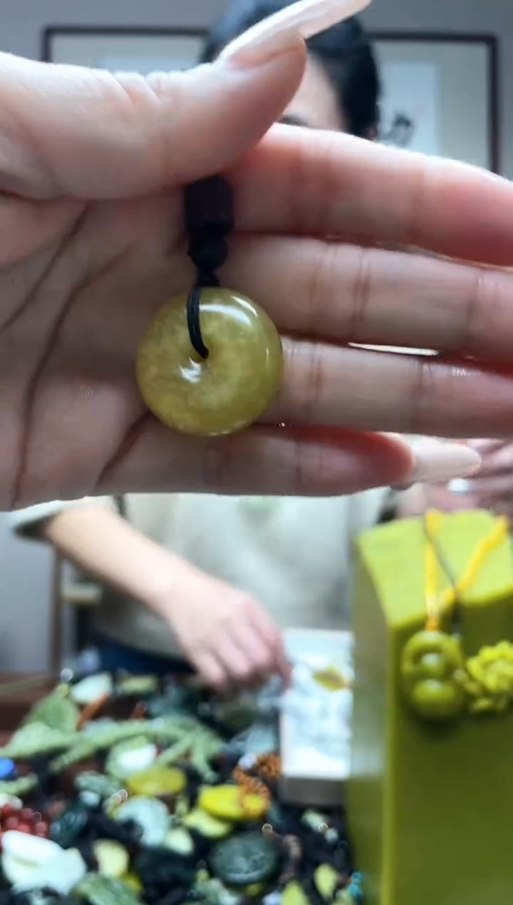 未镶嵌岫玉吊坠·