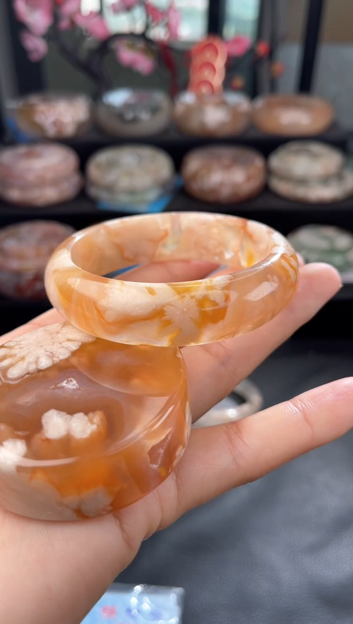 【闪购商品】石英质玉手镯未镶嵌54