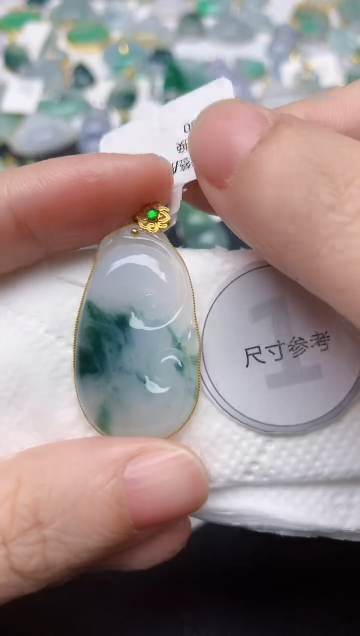 颈饰18K金镶嵌翡翠天然缅甸A货翡翠